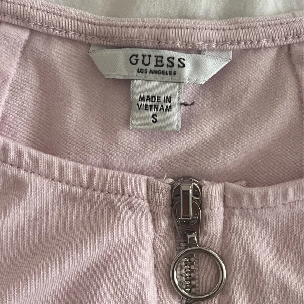 Guess cut out zip up top - Picture 2 of 2